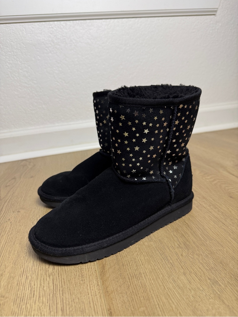 Girl’s Koolaburra by Ugg stars boots size 3